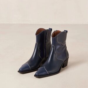 NEW Alohas Women's Buffalo Blues cowboy boots